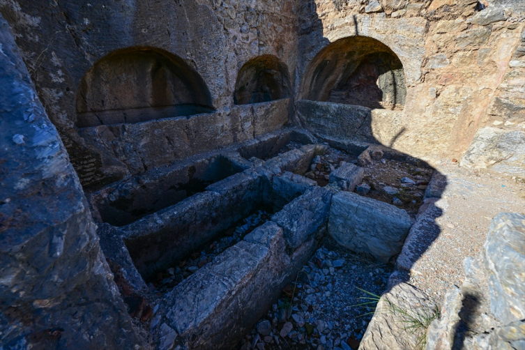 "Yedi Uyuyanlar" ve "Zeus" mağaraları turizme katkı sağlıyor