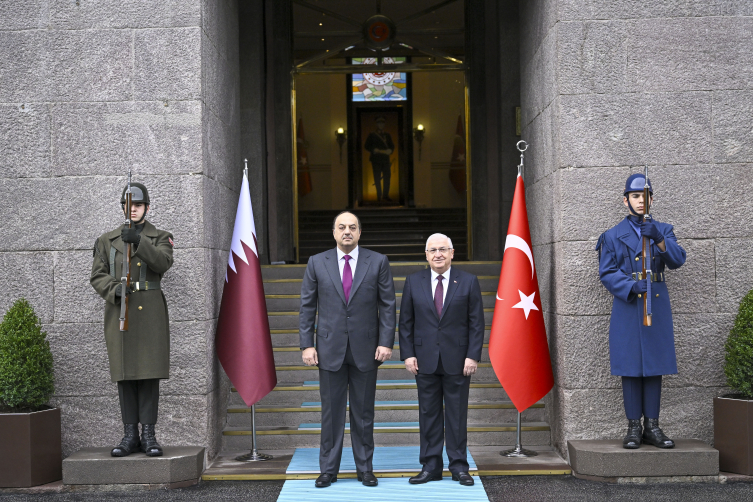 Bakan Güler Katar Başbakan Yardımcısı ve Savunma Bakanı ile görüştü