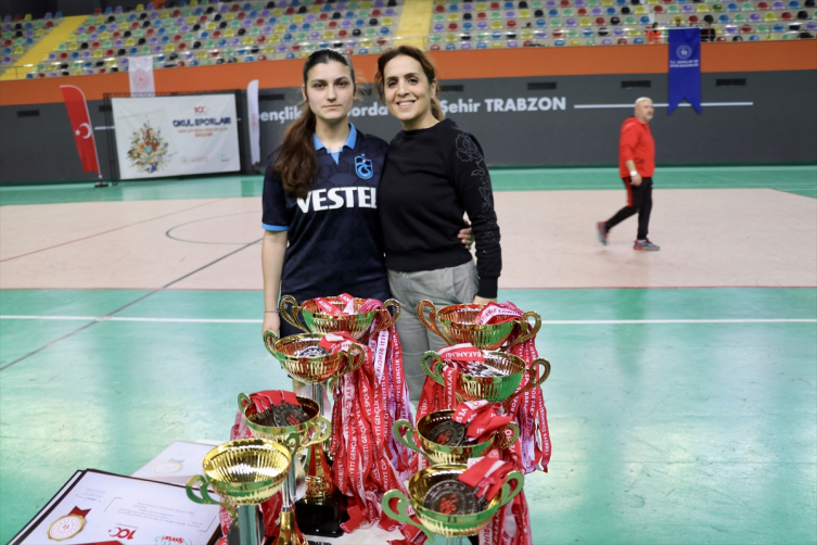 Futbolcu Selin beynindeki damar yumağından kurtulup sahalara döndü