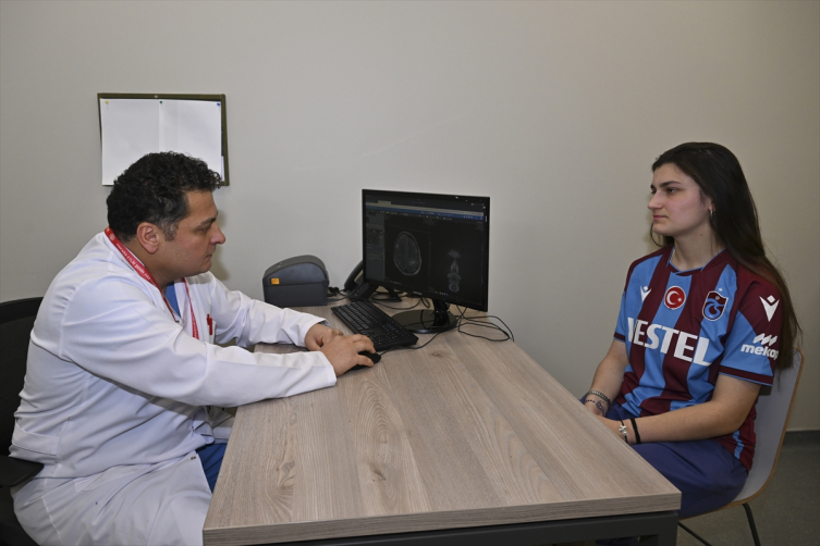 Futbolcu Selin beynindeki damar yumağından kurtulup sahalara döndü