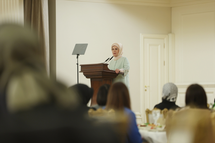 Emine Erdoğan, Gönül Elçileri ve vali eşleriyle iftarda bir araya geldi