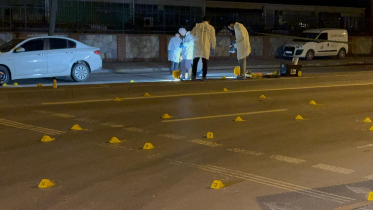 İstanbul'da seyir halindeki otomobile silahlı saldırı: 2 yaralı