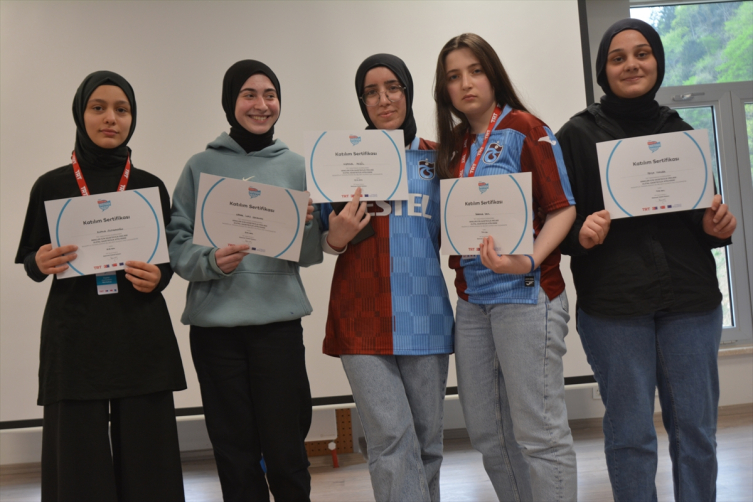 TRT'den lise öğrencilerine gazetecilik eğitimi