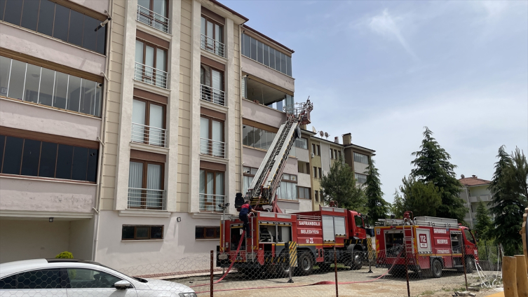 Karabük'te apartman dairesinde çıkan yangın söndürüldü