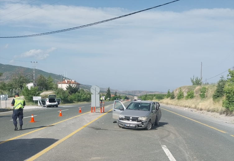 Elazığ'da trafik kazası: 1 ölü, 6 yaralı