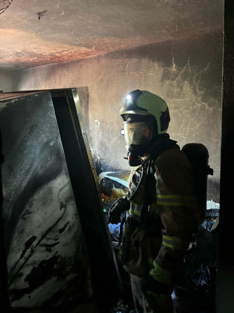 Balıkesir'de evde çıkan yangında hasar oluştu