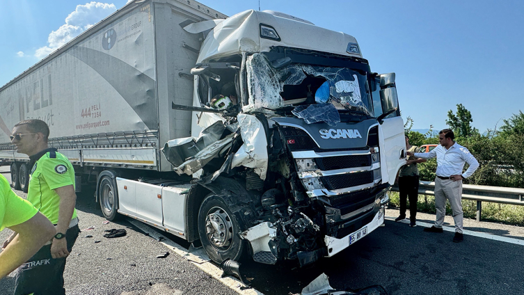 Anadolu Otoyolu'nda kaza ulaşımı aksattı