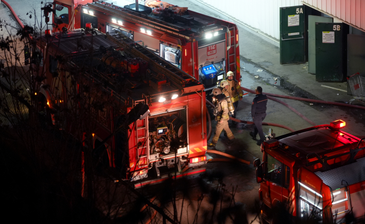 İstanbul'da market yangını