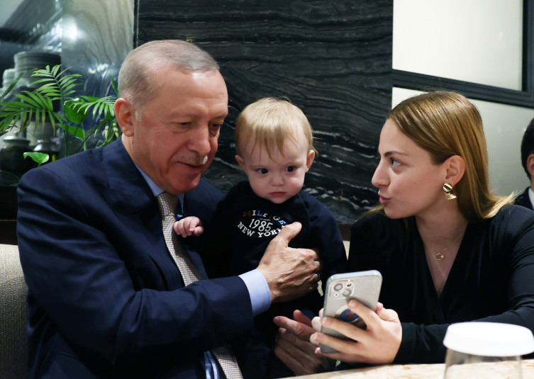 Cumhurbaşkanı Erdoğan, Ankara'da vatandaşlarla sohbet etti