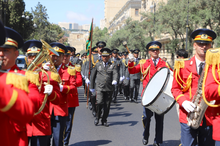 Azerbaycan'da Silahlı Kuvvetler Günü dolayısıyla geçit töreni yapıldı