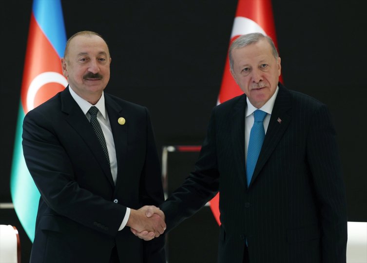 Cumhurbaşkanı Erdoğan'dan Çin'de diplomasi trafiği