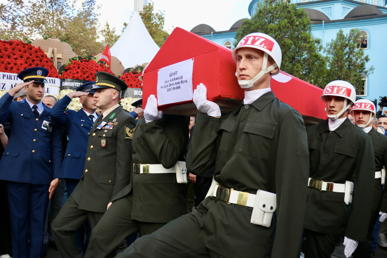 Türkiye kahraman şehitlerini uğurladı