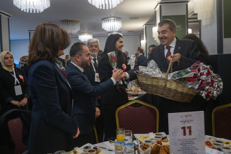 Bakan Tekin 81 ilden gelen öğretmenlerle buluştu