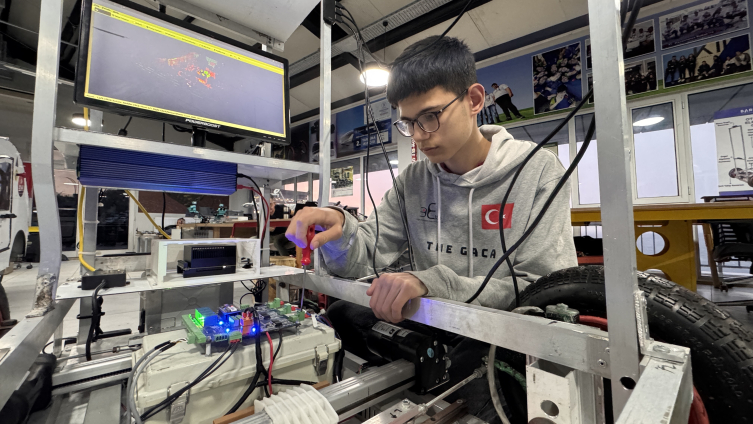 Lise öğrencileri, otonom araçların yazılım hatalarını tespit eden sistem geliştirdi