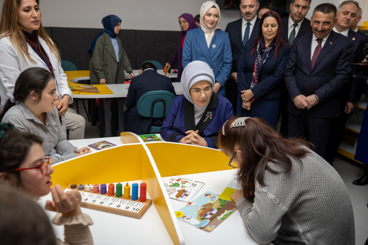 Emine Erdoğan: Bir toplum, her mensubunu eşit önemde gördüğünde medeni olur