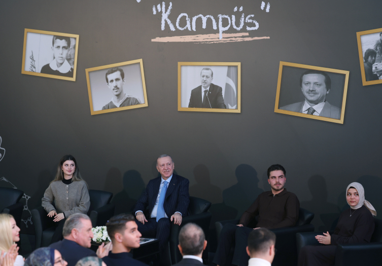 Cumhurbaşkanı Erdoğan: Hep gençlerle omuz omuza yürüdük