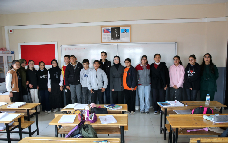 Gönüllü öğretmenler 20 öğrenciyi okula kazandırdı