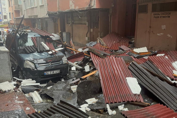 İstanbul'da fırtına etkisini sürdürüyor