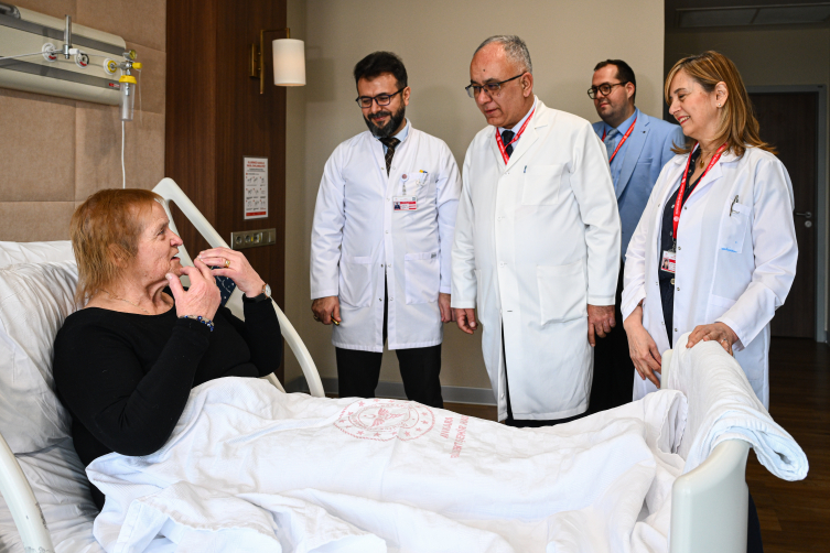 İngiltere'de 'gözünü kaybedersin' denildi, Türkiye'de sağlığına kavuştu