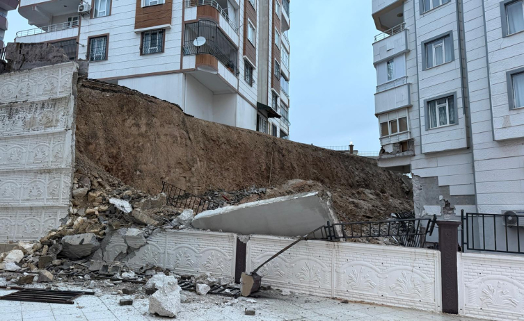 Şanlıurfa'da 5 katlı bina boşaltıldı