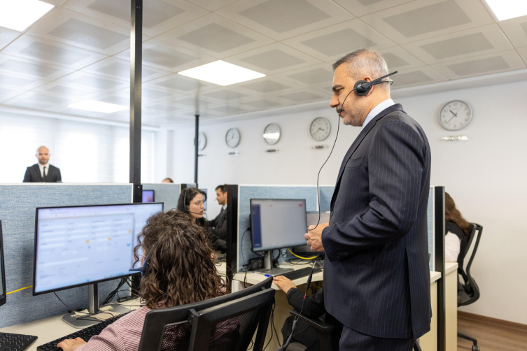 Bakan Fidan, Konsolosluk Çağrı Merkezi'ni ziyaret etti