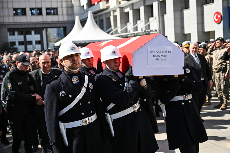 İstanbul'da kazada şehit olan polisimiz için tören düzenlendi