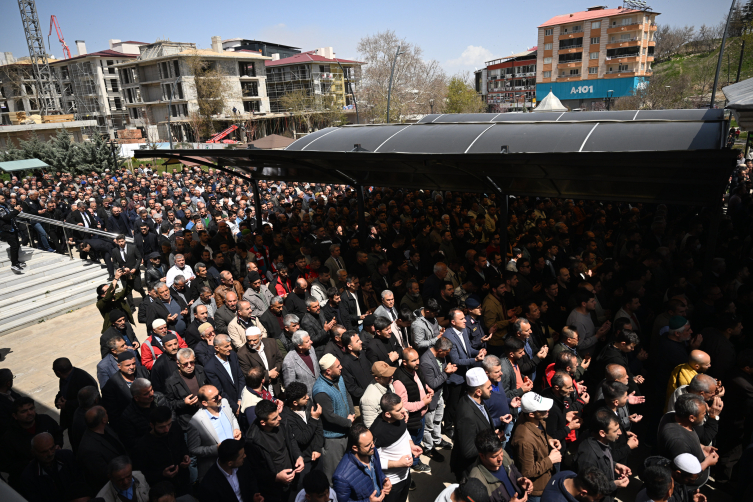 Türkiye evlatlarını uğurluyor