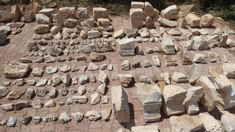 Olympos'ta aristokrat bir kadına ait anıtsal mezar bulundu