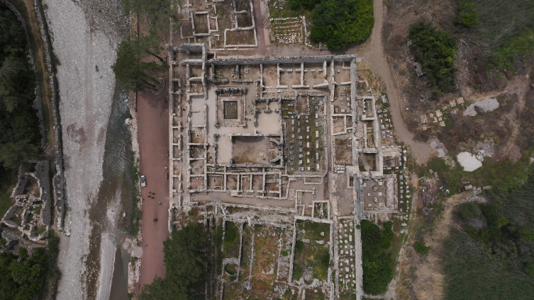 Olympos'ta aristokrat bir kadına ait anıtsal mezar bulundu
