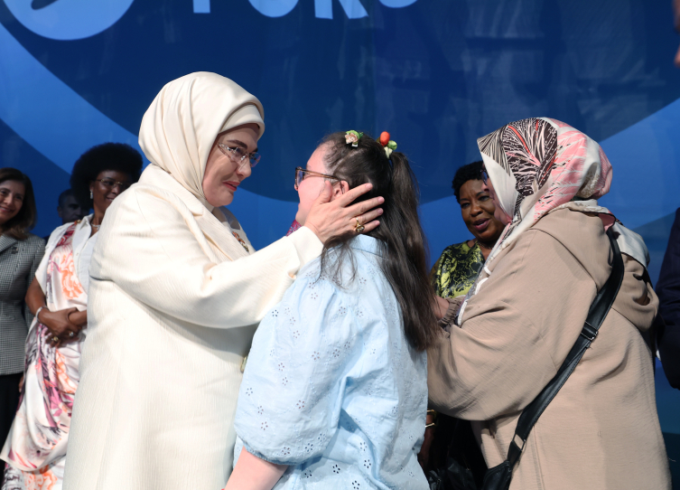 Emine Erdoğan: Sıfır Atık Forumu'nu tarihi bir buluşma olarak görüyoruz