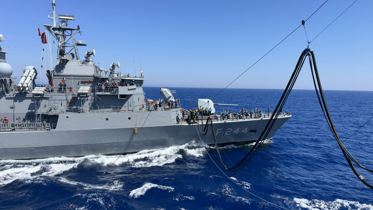 Türk mühendislerin eseri TCG Derya lojistik gücünü sergiliyor