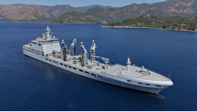 Türk mühendislerin eseri TCG Derya lojistik gücünü sergiliyor