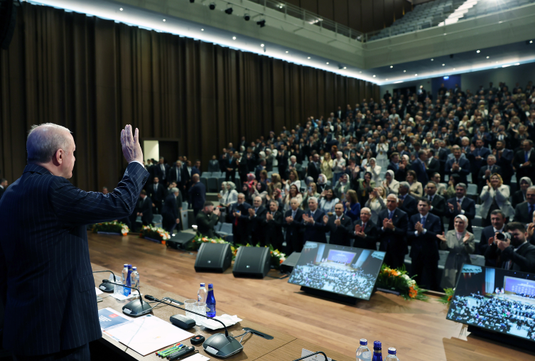 Cumhurbaşkanı Erdoğan: Ülkesi ve milleti için hayırlı bir iş yapmak isteyenleri bünyemize katmaya devam edeceğiz