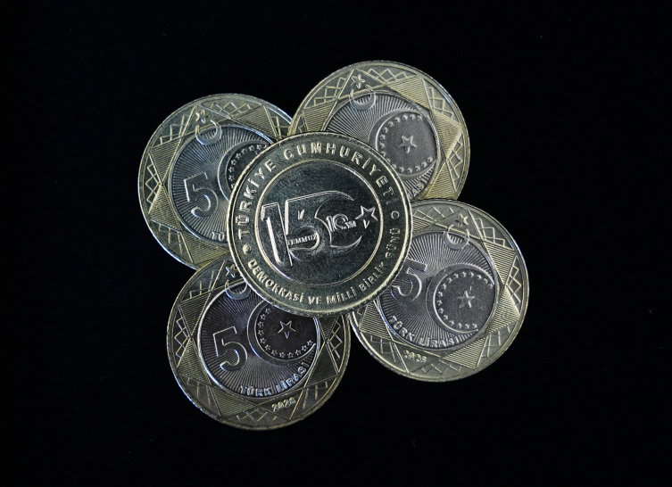 15 Temmuz'un 10. yılına özel 5 lira basıldı