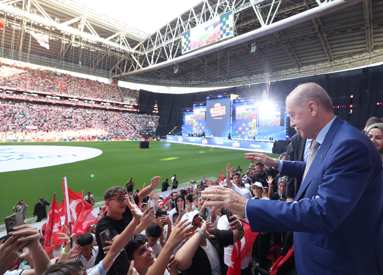 Cumhurbaşkanı Erdoğan: Bu milletin tertemiz evlatlarını kirli oyunlarına alet edemezler