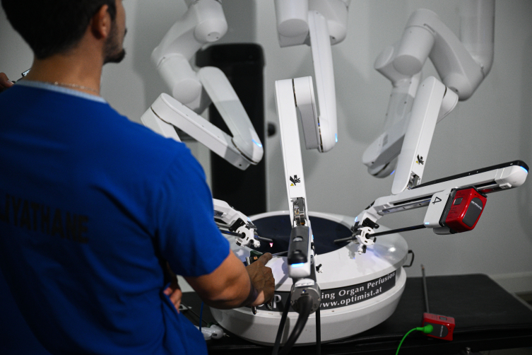 Mavi Vatan'da bir ilk: TCG Anadolu'da robotik cerrahi denemesi yapıldı