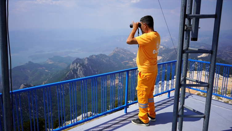 Akçal Kulesi'nden 3 ilin ormanlarına 7/24 gözetim
