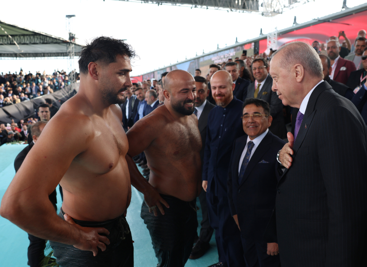Cumhurbaşkanı Erdoğan, 'Yağlı Güreş Cumhurbaşkanlığı Kupası' final müsabakasını izledi