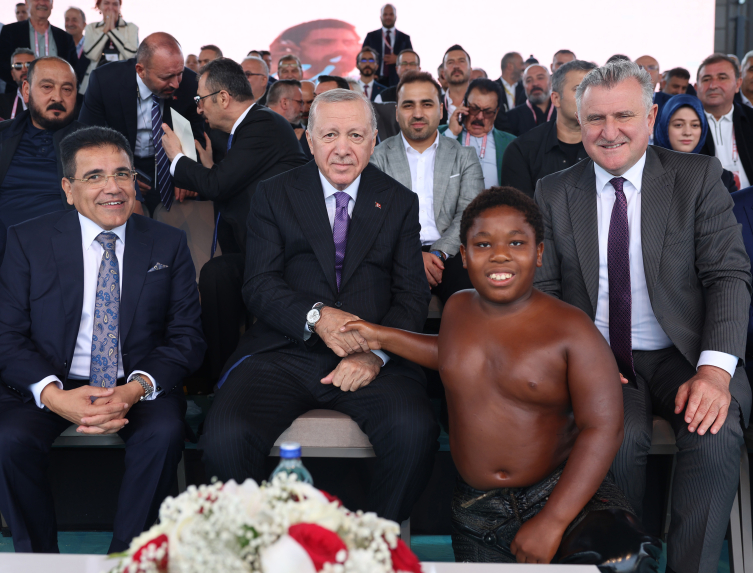 Cumhurbaşkanı Erdoğan, 'Yağlı Güreş Cumhurbaşkanlığı Kupası' final müsabakasını izledi