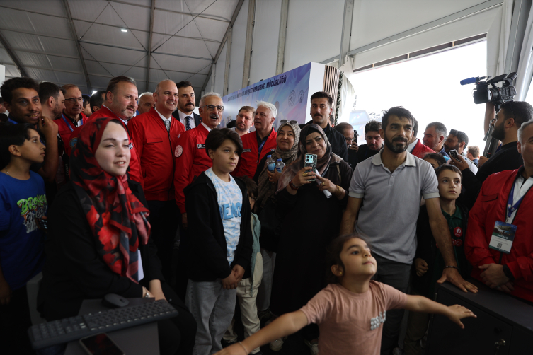 Bakan Uraloğlu, TEKNOFEST Güneydoğu'yu ziyaret etti
