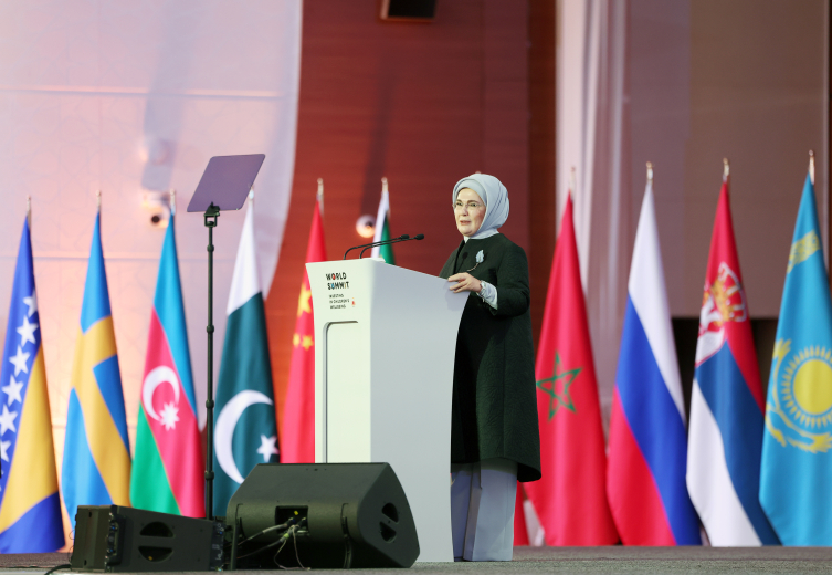 Emine Erdoğan: Savaş bölgelerindeki çocukların sesi olmak insanlık vazifemiz