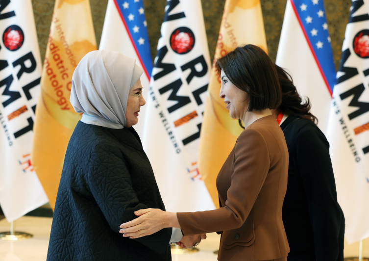 Emine Erdoğan: Savaş bölgelerindeki çocukların sesi olmak insanlık vazifemiz