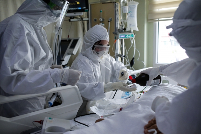 Ağır hasta sayısı üç ay sonra 2 binin altına indi