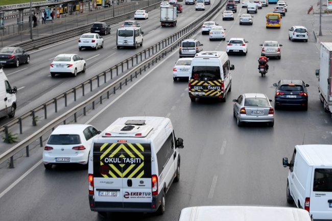 15 yaşından küçük okul servisleri kullanılabilecek