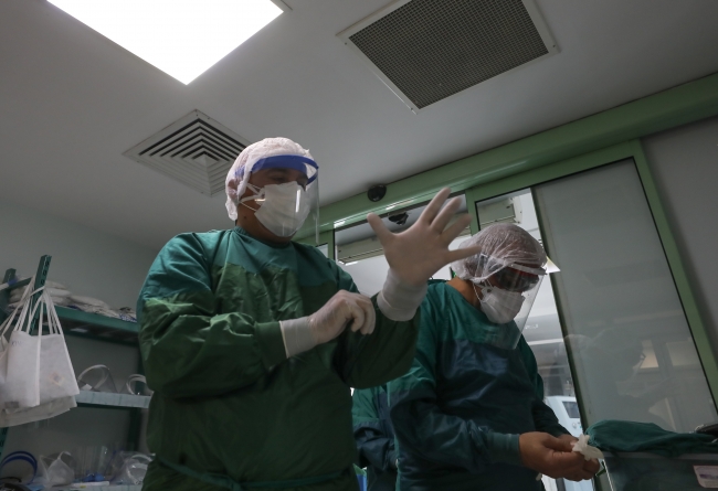 Ağır hasta sayısı üç ay sonra 2 binin altına indi