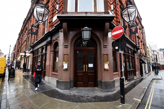 İngiltere karantina uygulamasını kaldırıyor