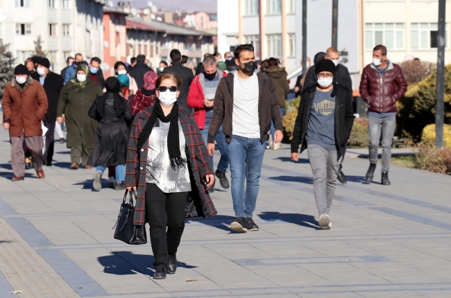 Fotoğraf: AA | Sivas'ta maske, mesafe ve temizlik kurallarına uyulmasıyla vaka sayısı günlük 70'e kadar düştü.