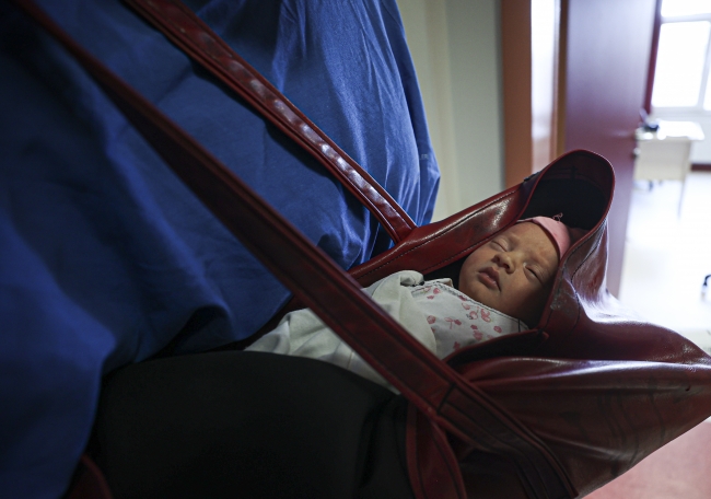 Mucize bebek anne karnında kalp ameliyatı oldu