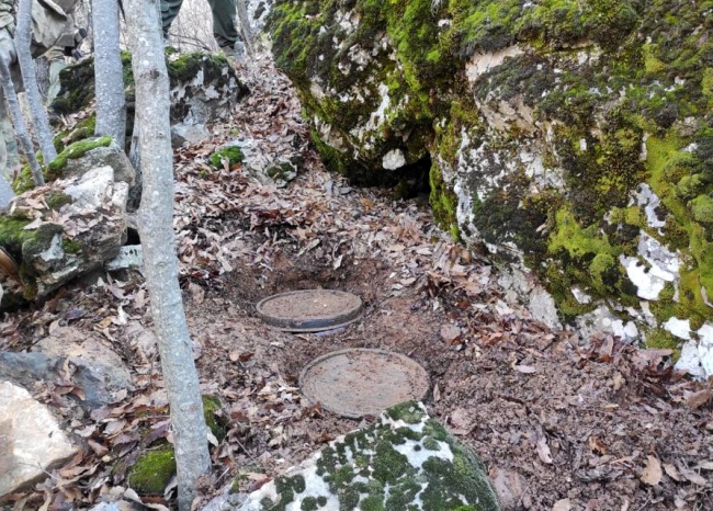 Bitlis'te teröristlerin kullandığı 10 sığınaktaki malzemeler imha edildi