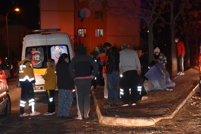 Adana'da apartmanda yangın: 6 kişi dumandan etkilendi